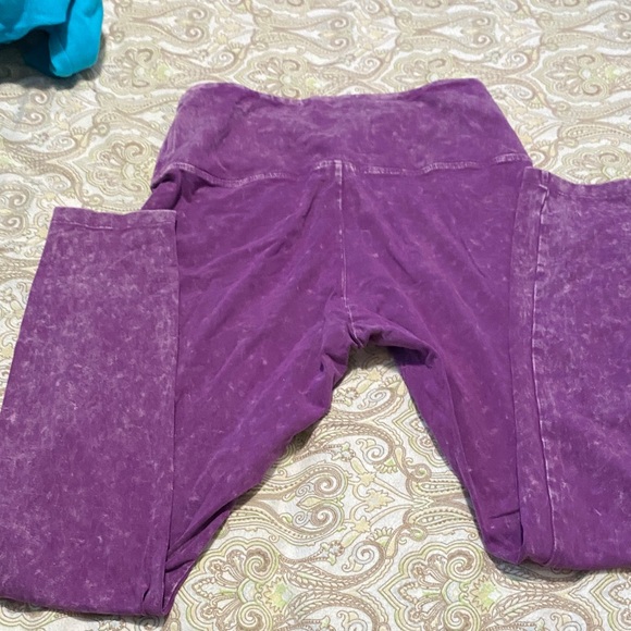 PINK Victoria's Secret Purple Leggings - Picture 3 of 4